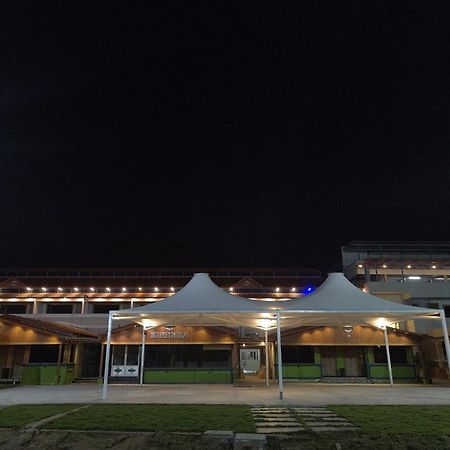 Yanam Resorts Exteriör bild